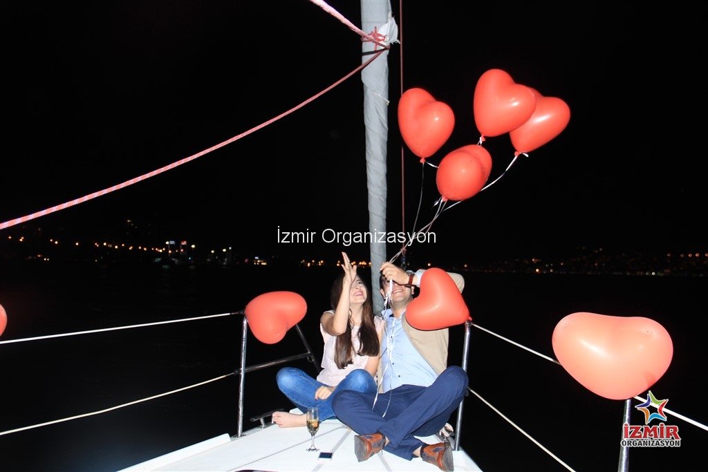 İzmir Evlilik Teklifi Organizasyonu Uçan Kalpli Balonlar