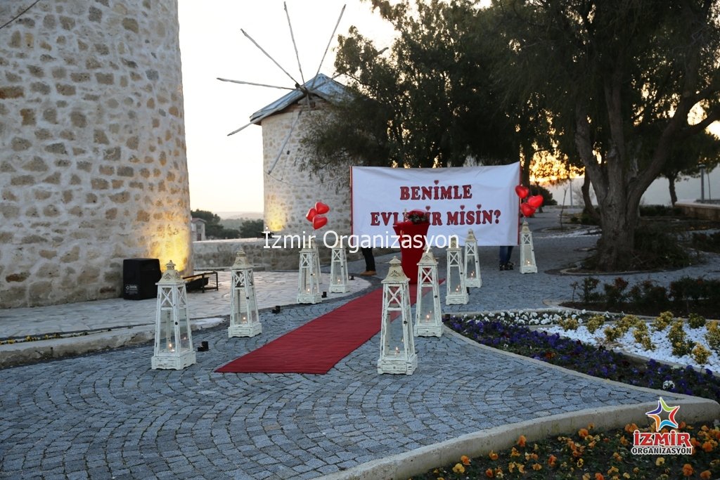 İzmir Organizasyon Kırmızı Halı Denizci Fenerleri Evlilik Teklifi Organizasyonu