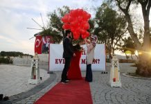 Kırmızı Halı Denizci Feneri Dekorları İzmir Organizasyon Evlenme Teklifi Organizasyonu