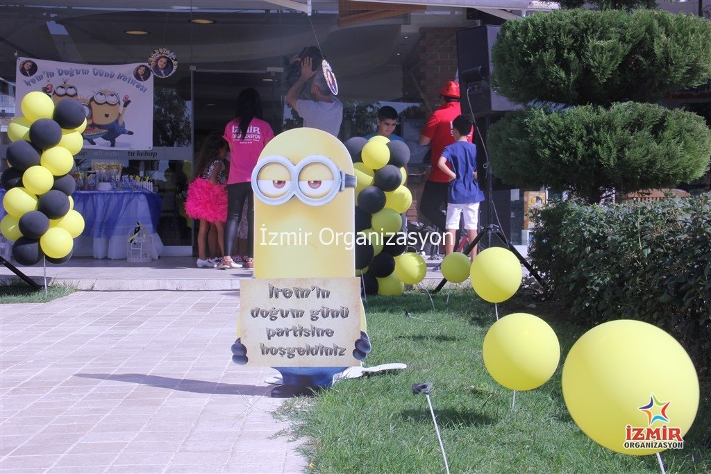 izmir organizasyon Minion temalı doğum günü partisi