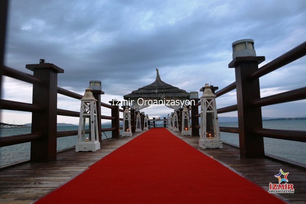 İskelede Evlenme Teklifi Organizasyonu Kırmızı Halı İzmir Organizasyon