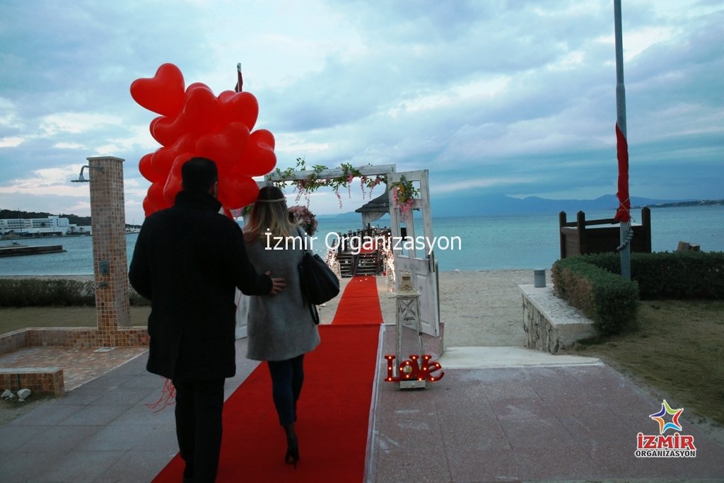 Uçan Balonlar İzmir Organizasyon İskelede Evlilik Teklifi Organizasyonu