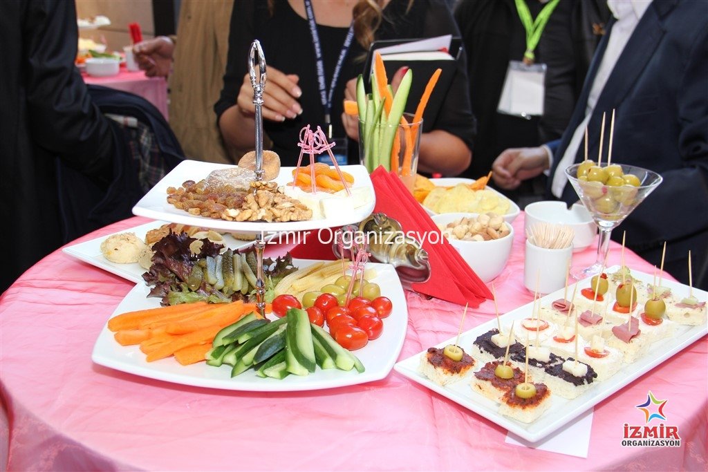 Kokteylli Açılış Organizasyonu Catering Sunumu İzmir Organizasyon